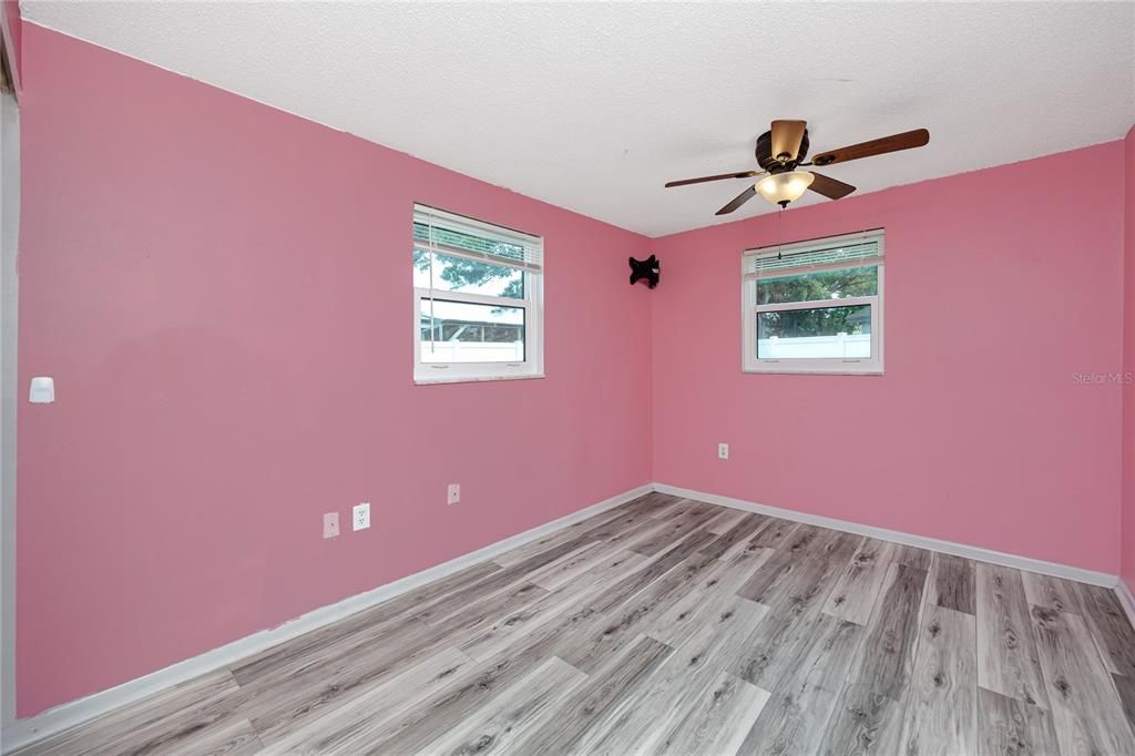 For Sale: $279,900 (3 beds, 1 baths, 901 Square Feet)