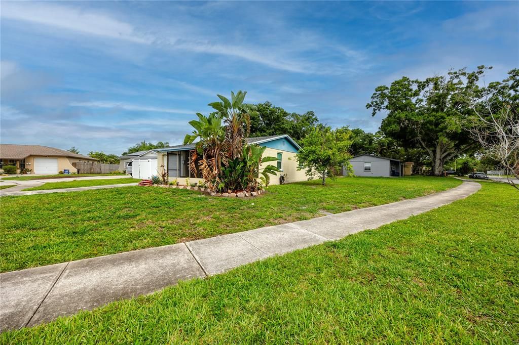 For Sale: $279,900 (3 beds, 1 baths, 901 Square Feet)