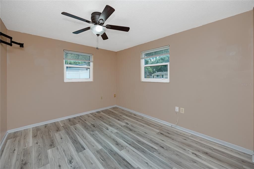 For Sale: $279,900 (3 beds, 1 baths, 901 Square Feet)