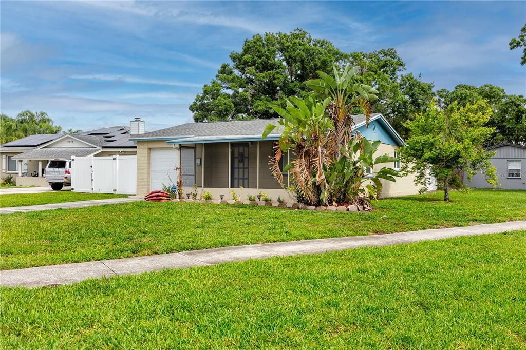 For Sale: $279,900 (3 beds, 1 baths, 901 Square Feet)