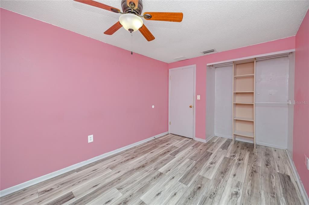 For Sale: $279,900 (3 beds, 1 baths, 901 Square Feet)