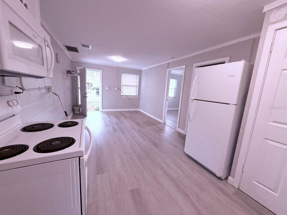 For Rent: $1,175 (2 beds, 1 baths, 676 Square Feet)