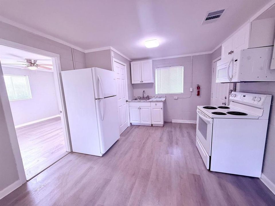 For Rent: $1,175 (2 beds, 1 baths, 676 Square Feet)