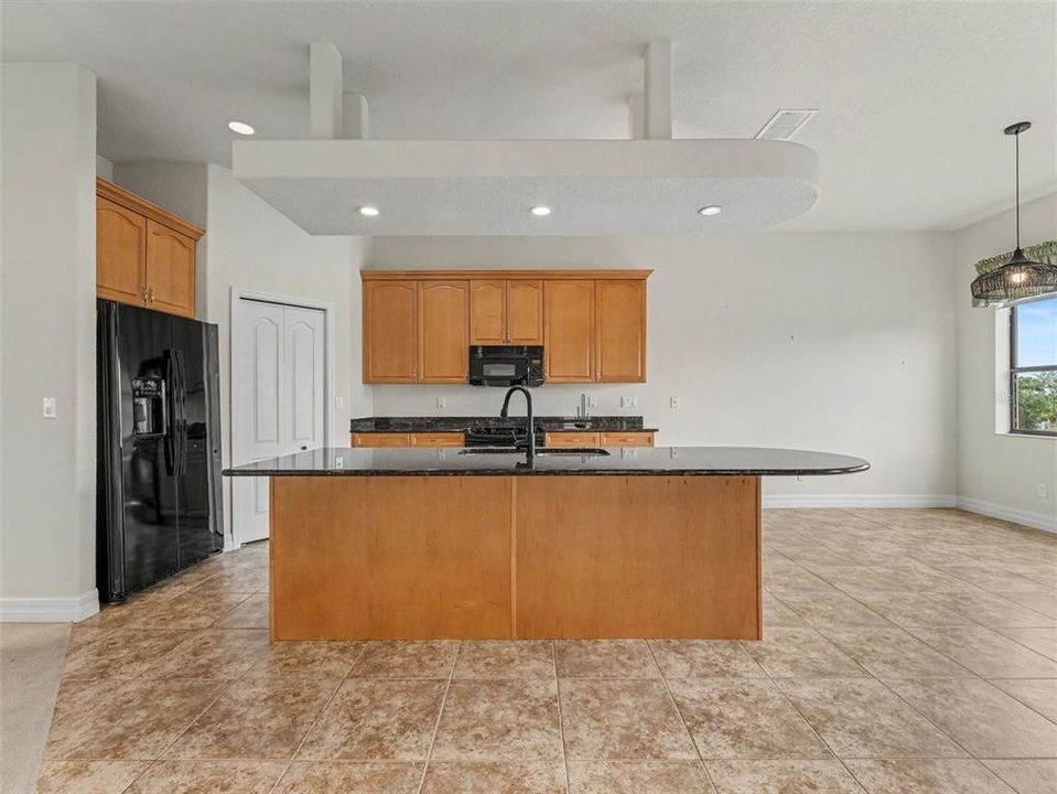 En Venta: $529,900 (3 camas, 3 baños, 2599 Pies cuadrados)