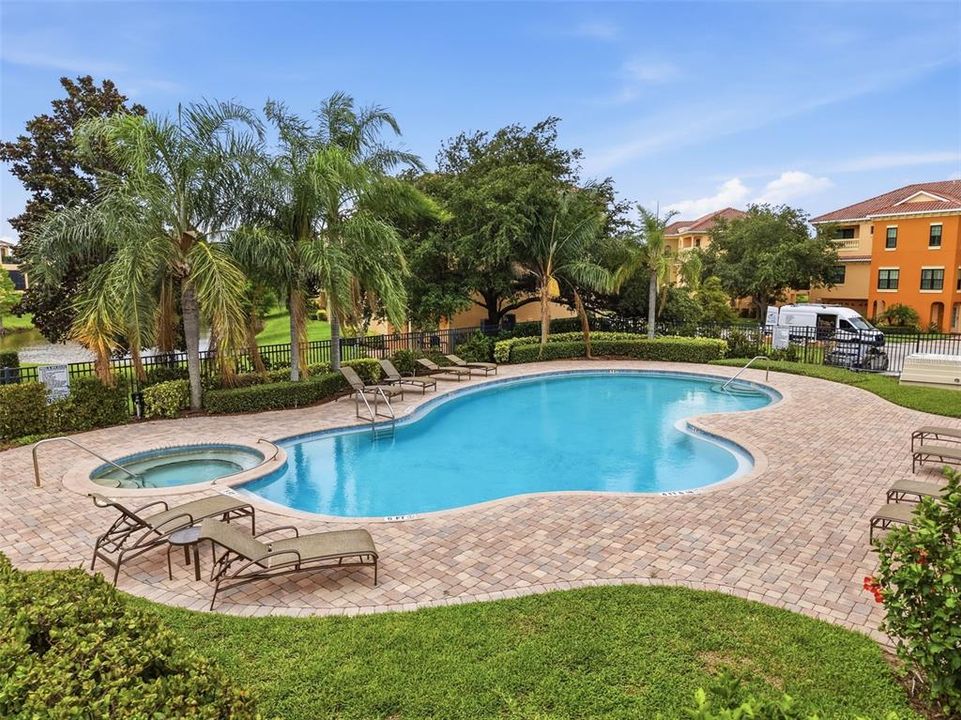 En Venta: $529,900 (3 camas, 3 baños, 2599 Pies cuadrados)