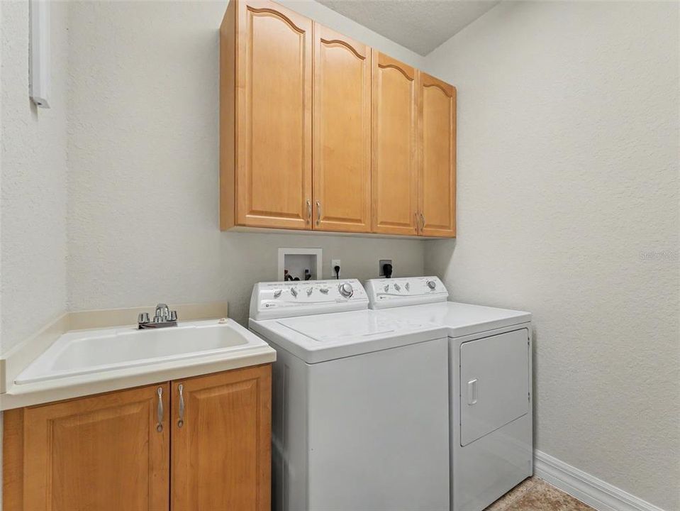 En Venta: $529,900 (3 camas, 3 baños, 2599 Pies cuadrados)