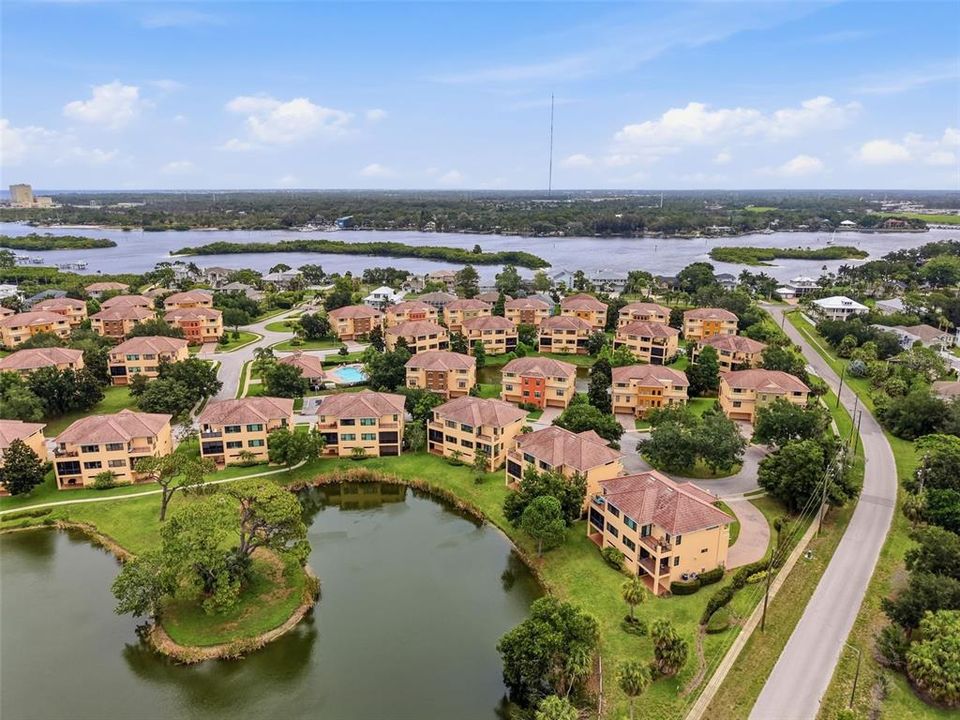 En Venta: $529,900 (3 camas, 3 baños, 2599 Pies cuadrados)