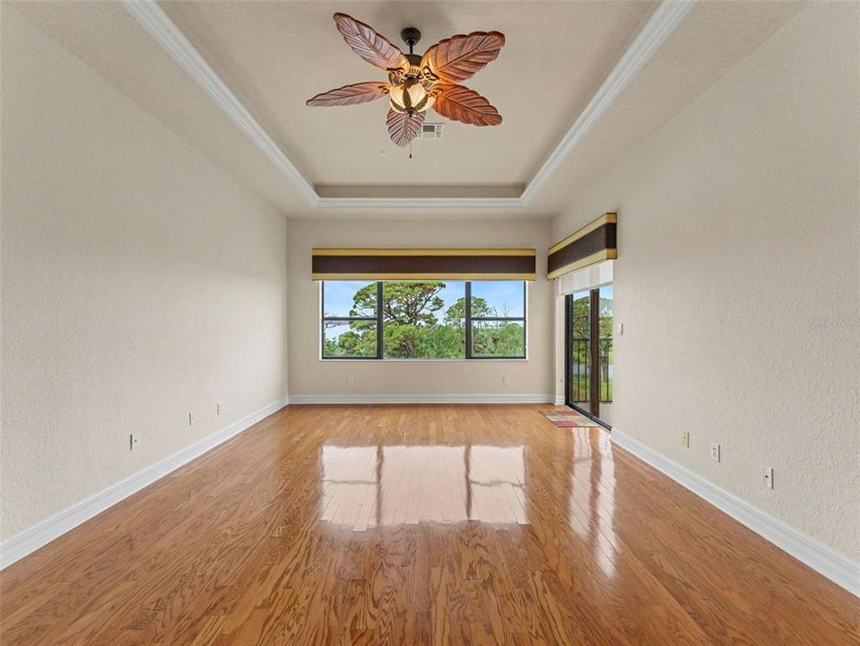 En Venta: $529,900 (3 camas, 3 baños, 2599 Pies cuadrados)