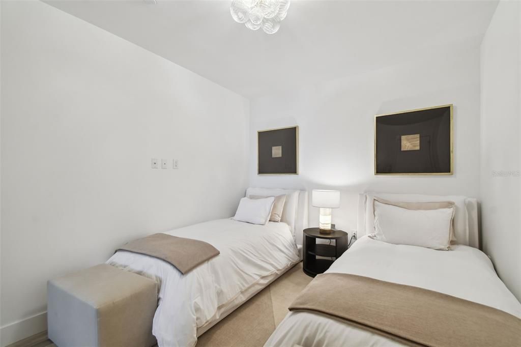 En Venta: $2,700,000 (3 camas, 2 baños, 2404 Pies cuadrados)