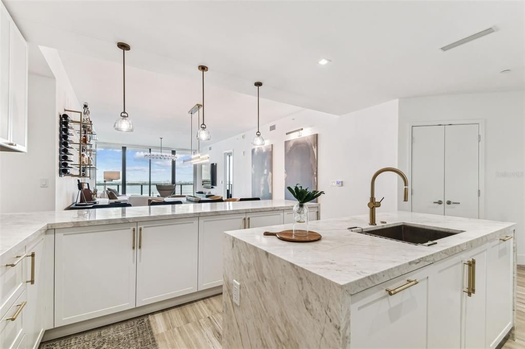 En Venta: $2,700,000 (3 camas, 2 baños, 2404 Pies cuadrados)