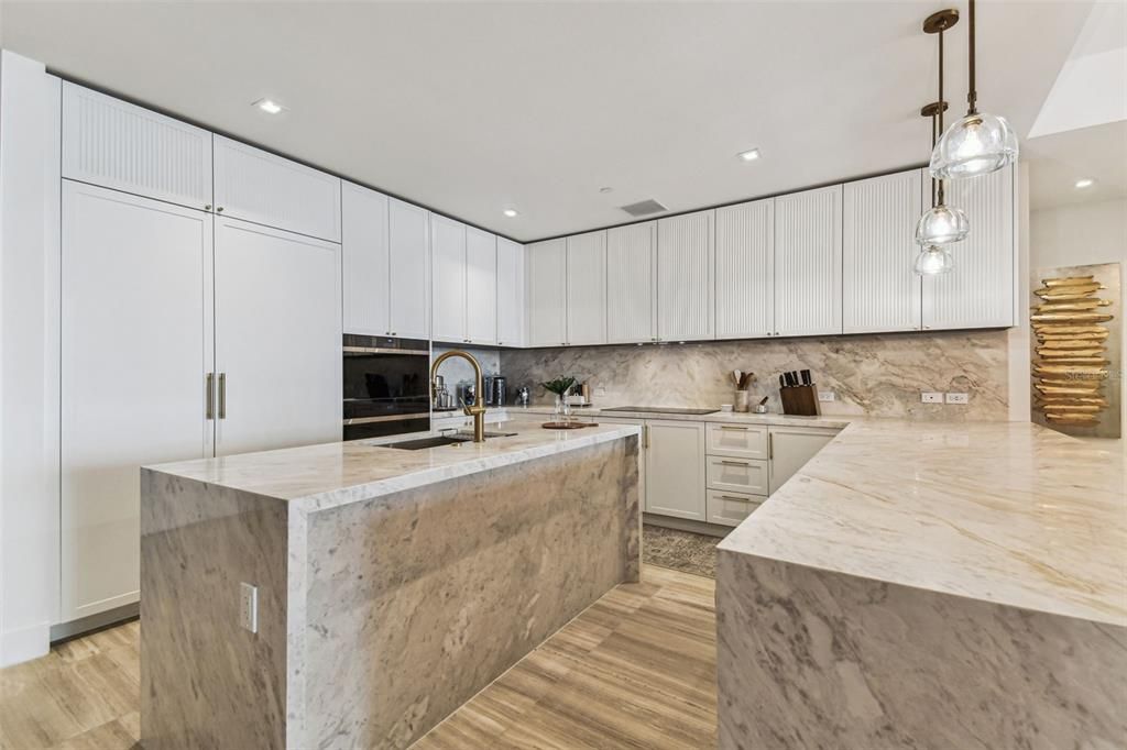 En Venta: $2,700,000 (3 camas, 2 baños, 2404 Pies cuadrados)