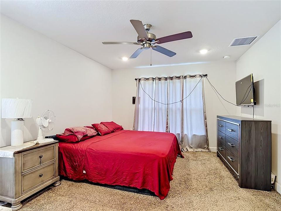 For Sale: $260,000 (4 beds, 2 baths, 1755 Square Feet)