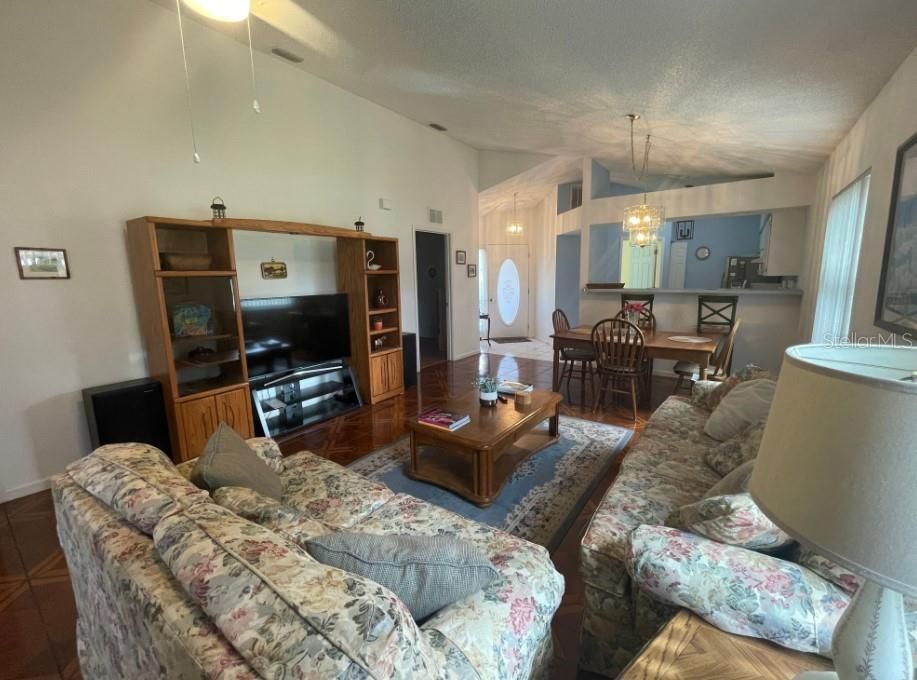 For Rent: $2,100 (2 beds, 2 baths, 1085 Square Feet)
