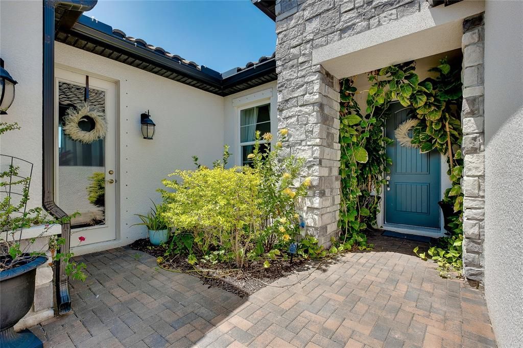 En Venta: $719,000 (4 camas, 4 baños, 2385 Pies cuadrados)