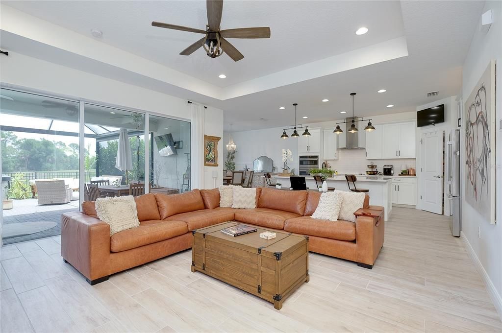 En Venta: $719,000 (4 camas, 4 baños, 2385 Pies cuadrados)