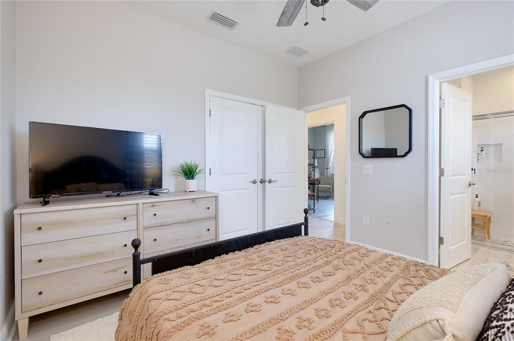 En Venta: $719,000 (4 camas, 4 baños, 2385 Pies cuadrados)