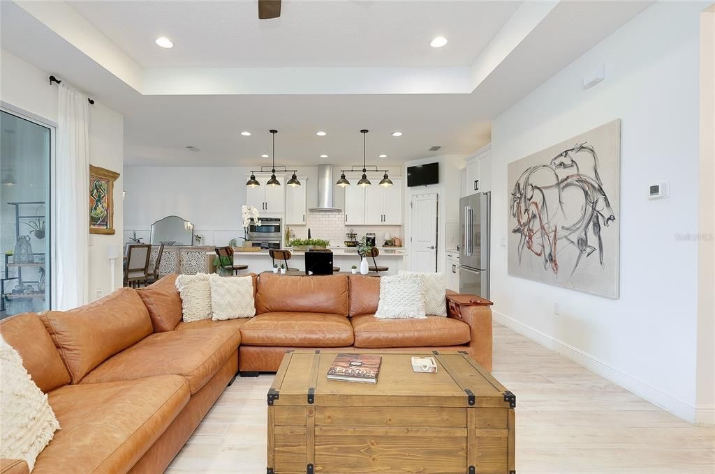 En Venta: $719,000 (4 camas, 4 baños, 2385 Pies cuadrados)