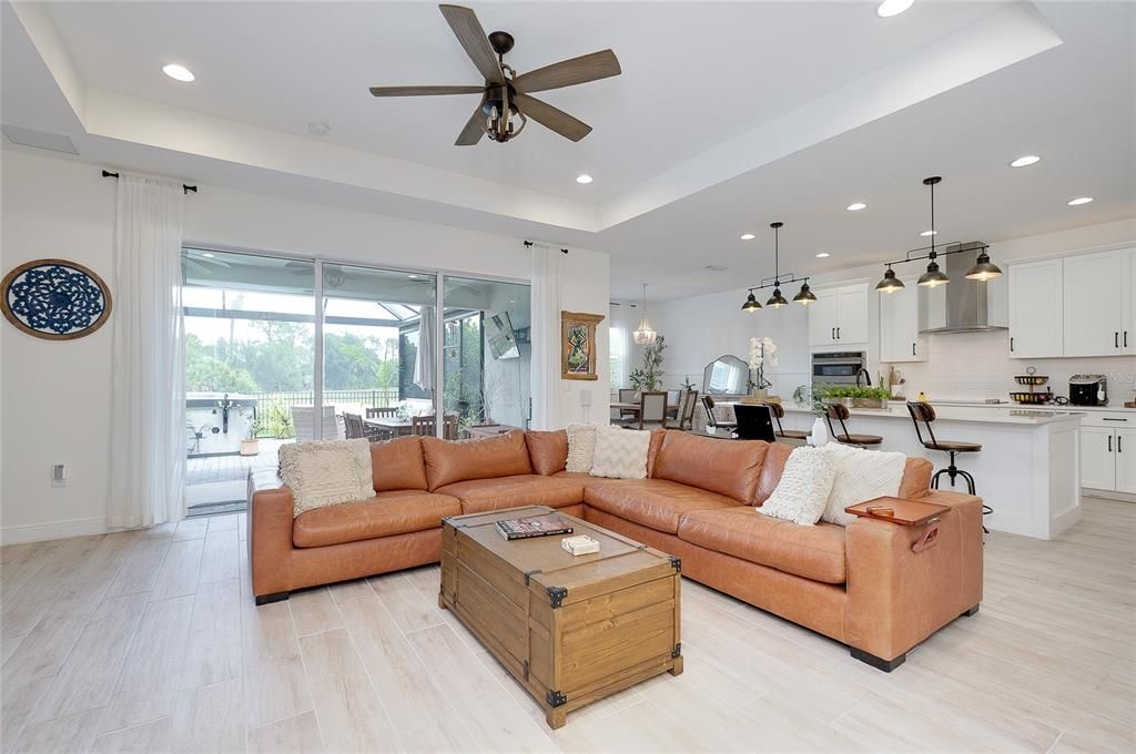 En Venta: $719,000 (4 camas, 4 baños, 2385 Pies cuadrados)