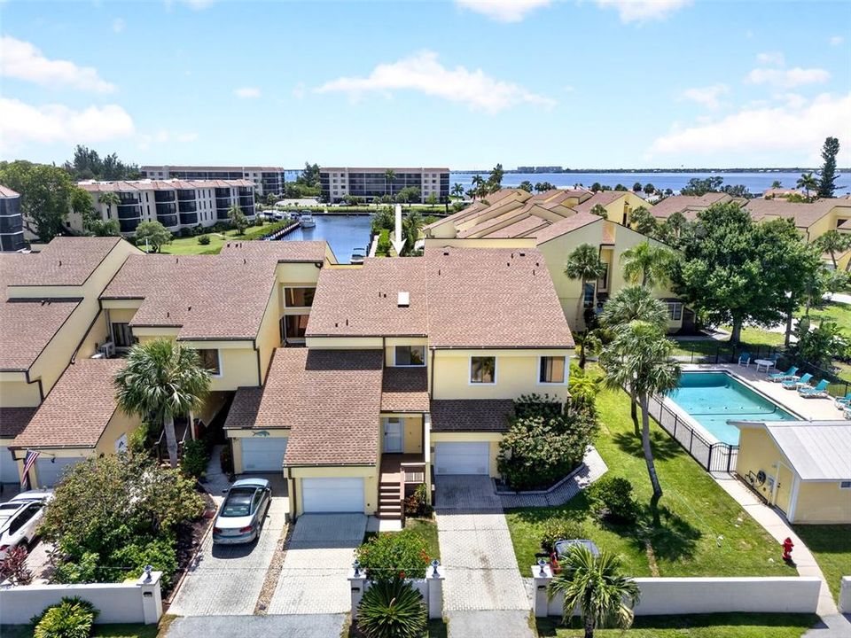 For Sale: $254,900 (2 beds, 2 baths, 1488 Square Feet)