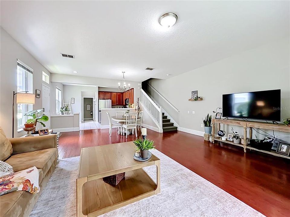 На продажу: $349,900 (3 спален, 2 ванн, 1577 Квадратных фут)