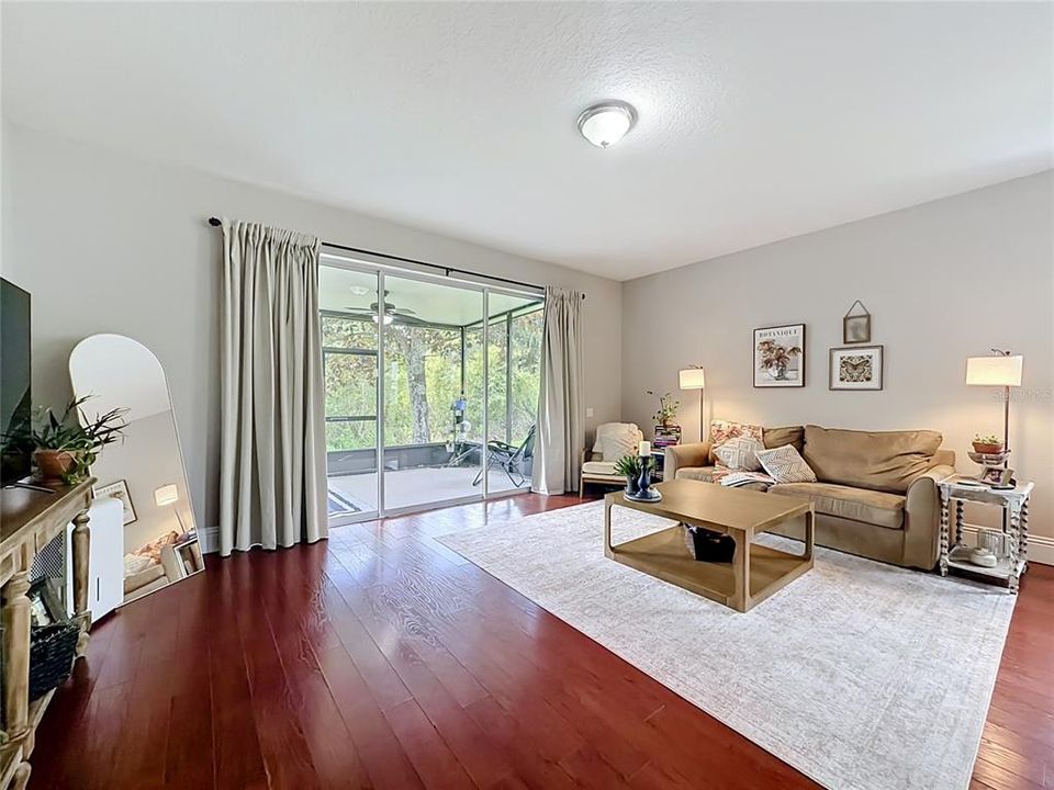 На продажу: $349,900 (3 спален, 2 ванн, 1577 Квадратных фут)