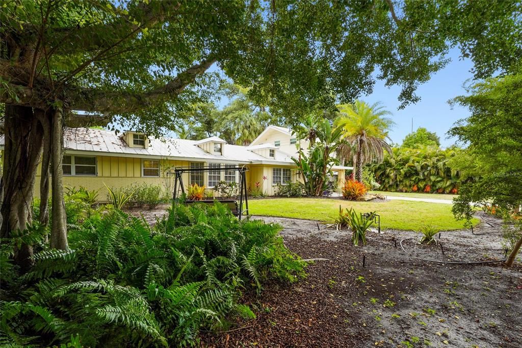 For Sale: $1,450,000 (4 beds, 3 baths, 2421 Square Feet)
