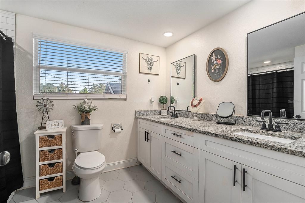 For Sale: $265,000 (3 beds, 2 baths, 1064 Square Feet)