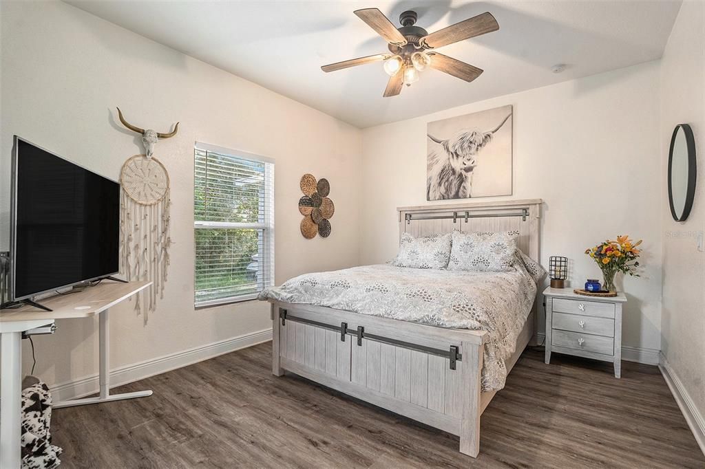 For Sale: $265,000 (3 beds, 2 baths, 1064 Square Feet)