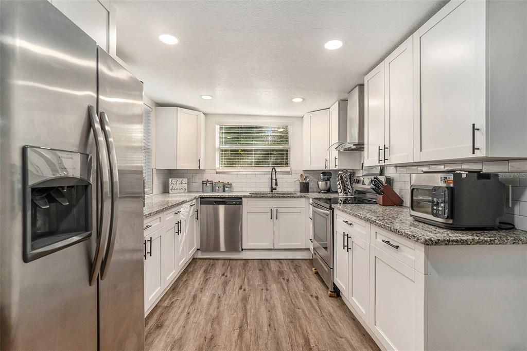 For Sale: $265,000 (3 beds, 2 baths, 1064 Square Feet)