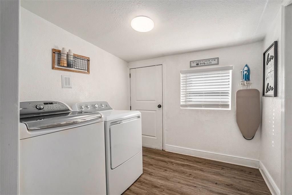 For Sale: $265,000 (3 beds, 2 baths, 1064 Square Feet)