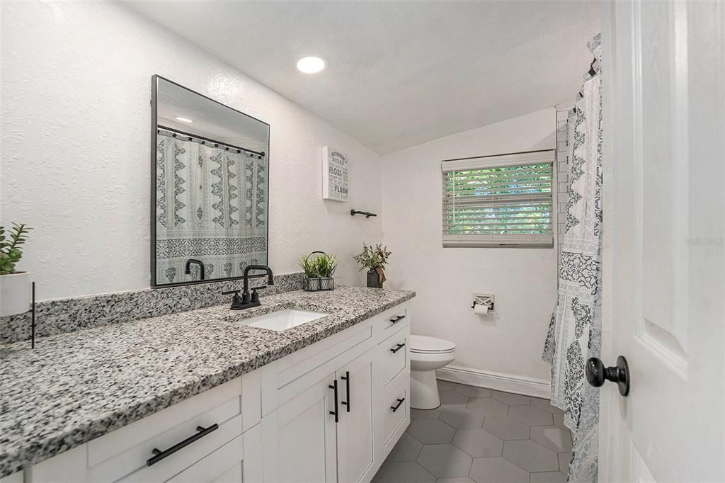 For Sale: $265,000 (3 beds, 2 baths, 1064 Square Feet)