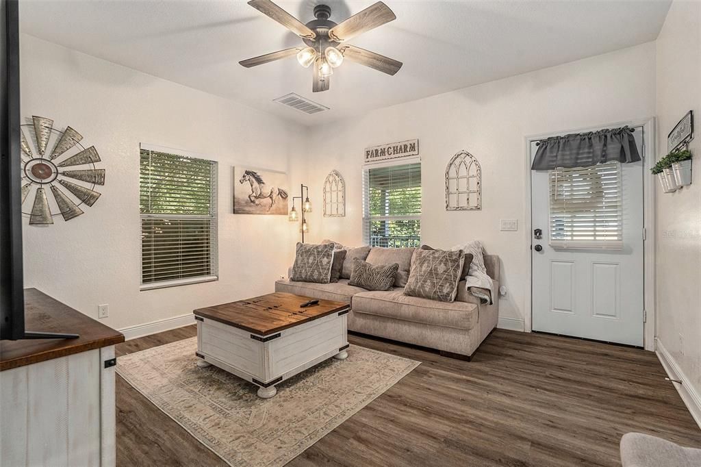 For Sale: $265,000 (3 beds, 2 baths, 1064 Square Feet)