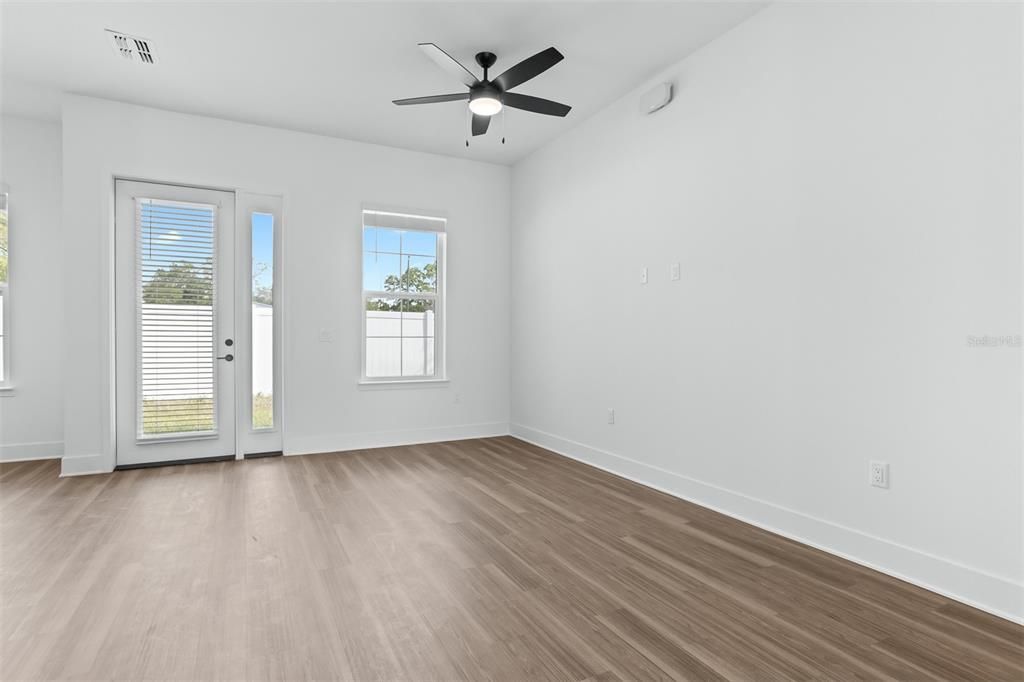 For Rent: $2,100 (1 beds, 1 baths, 737 Square Feet)