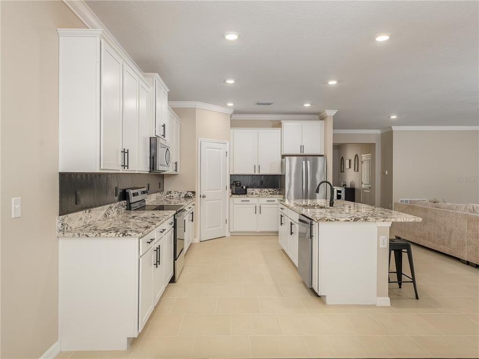 For Sale: $414,900 (4 beds, 3 baths, 2528 Square Feet)