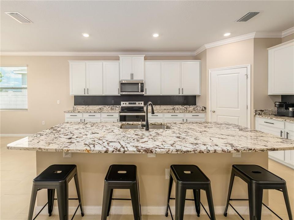 For Sale: $414,900 (4 beds, 3 baths, 2528 Square Feet)