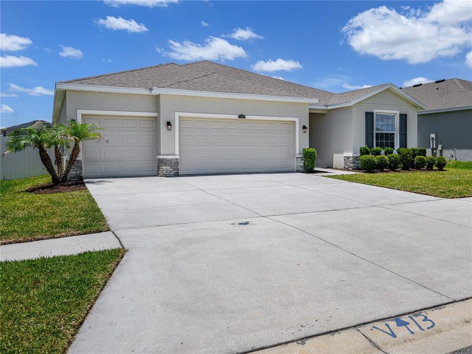 For Sale: $414,900 (4 beds, 3 baths, 2528 Square Feet)