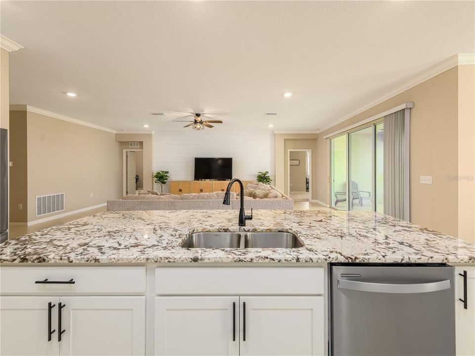 For Sale: $414,900 (4 beds, 3 baths, 2528 Square Feet)