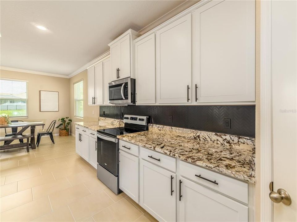 For Sale: $414,900 (4 beds, 3 baths, 2528 Square Feet)