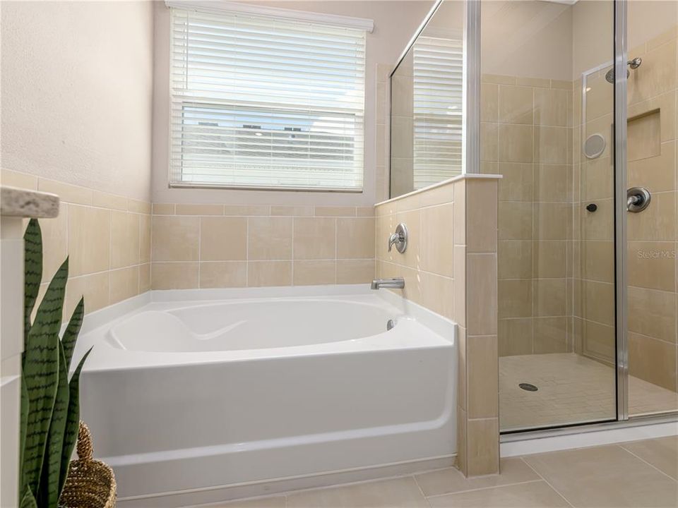 For Sale: $414,900 (4 beds, 3 baths, 2528 Square Feet)