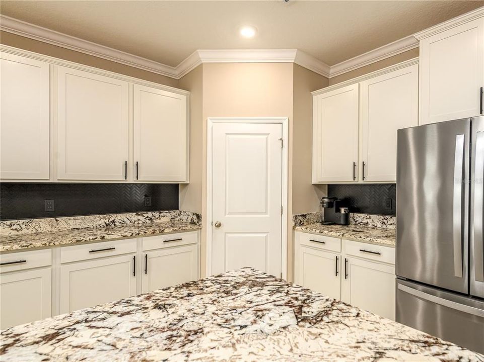 For Sale: $414,900 (4 beds, 3 baths, 2528 Square Feet)