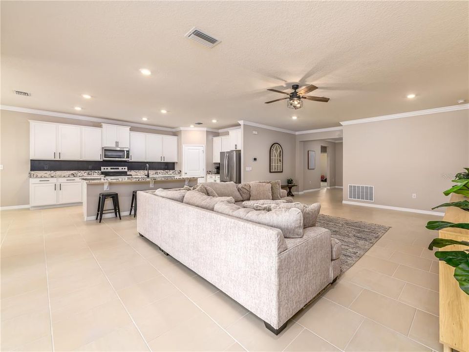 For Sale: $414,900 (4 beds, 3 baths, 2528 Square Feet)