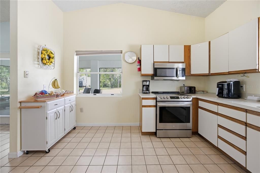 For Sale: $500,000 (2 beds, 3 baths, 1596 Square Feet)