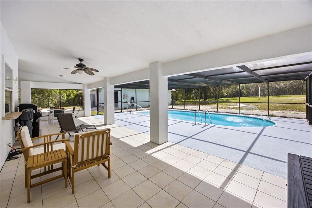 For Sale: $500,000 (2 beds, 3 baths, 1596 Square Feet)