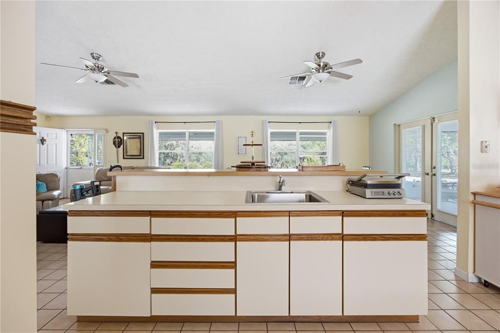 For Sale: $500,000 (2 beds, 3 baths, 1596 Square Feet)