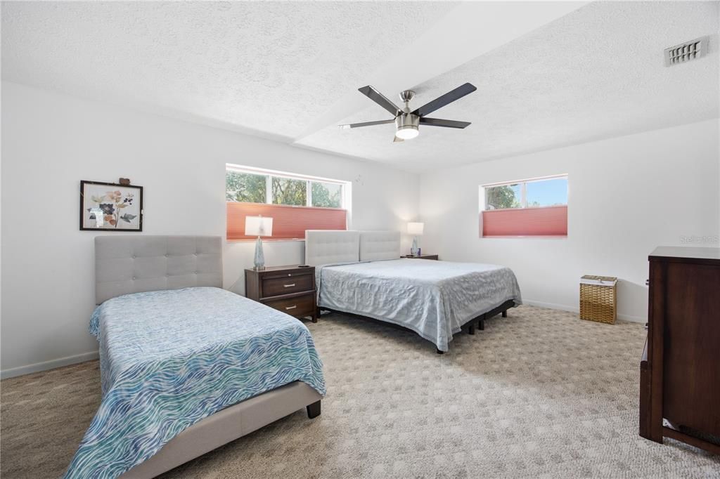 For Sale: $500,000 (2 beds, 3 baths, 1596 Square Feet)