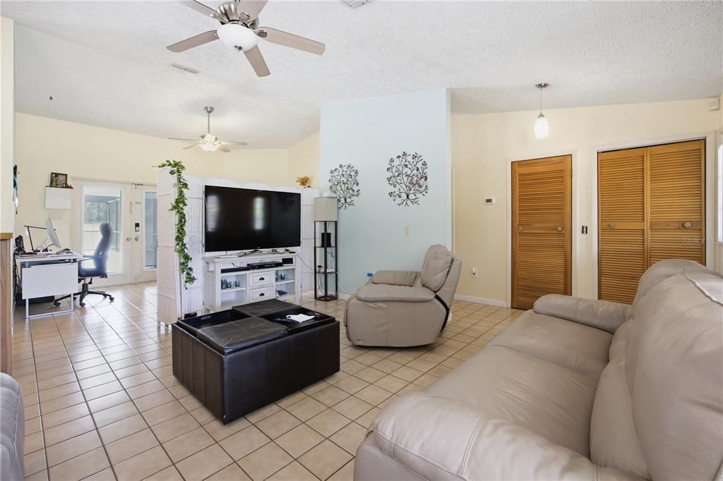 For Sale: $500,000 (2 beds, 3 baths, 1596 Square Feet)