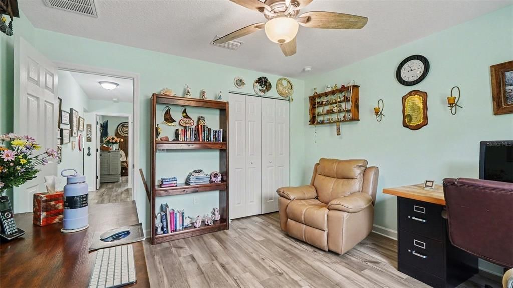For Sale: $325,000 (3 beds, 2 baths, 1652 Square Feet)