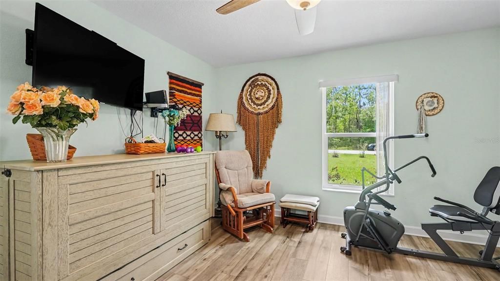 For Sale: $325,000 (3 beds, 2 baths, 1652 Square Feet)
