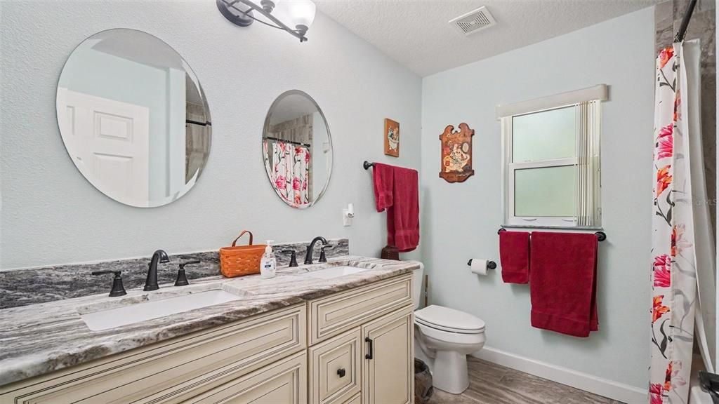 For Sale: $325,000 (3 beds, 2 baths, 1652 Square Feet)