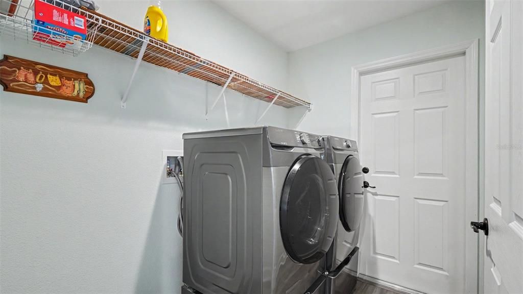 For Sale: $325,000 (3 beds, 2 baths, 1652 Square Feet)